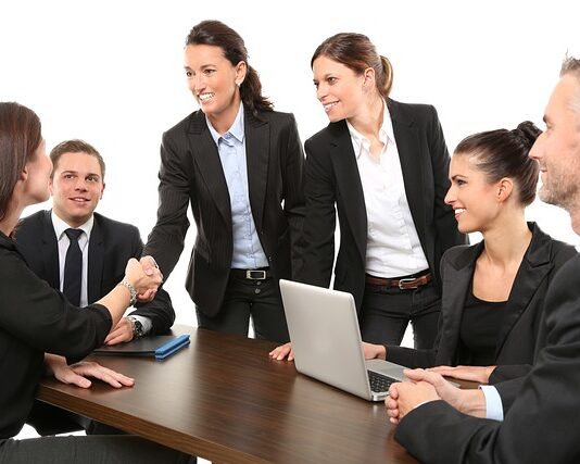 Kiedy dochodzi do skutku umowa sprzedaży?