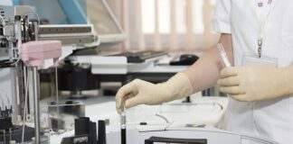 Co przysługuje pracownikowi podnoszącemu kwalifikacje zawodowe?